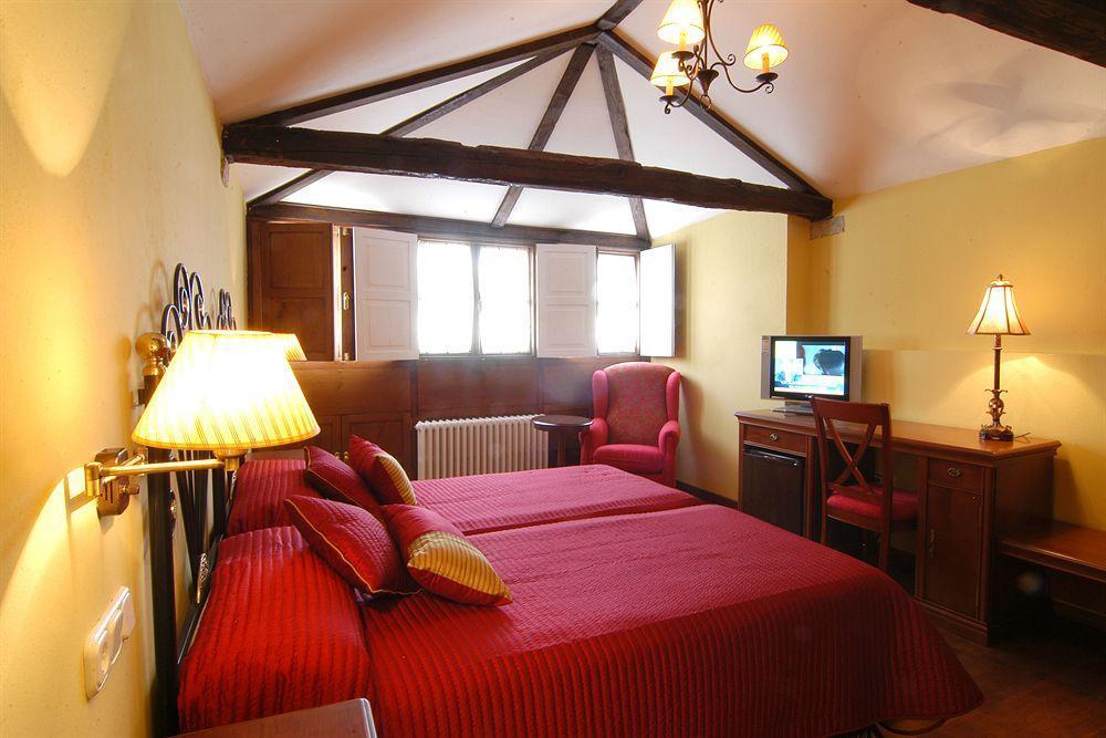 Hostal Santo Grial Santiago de Compostela Exterior photo
